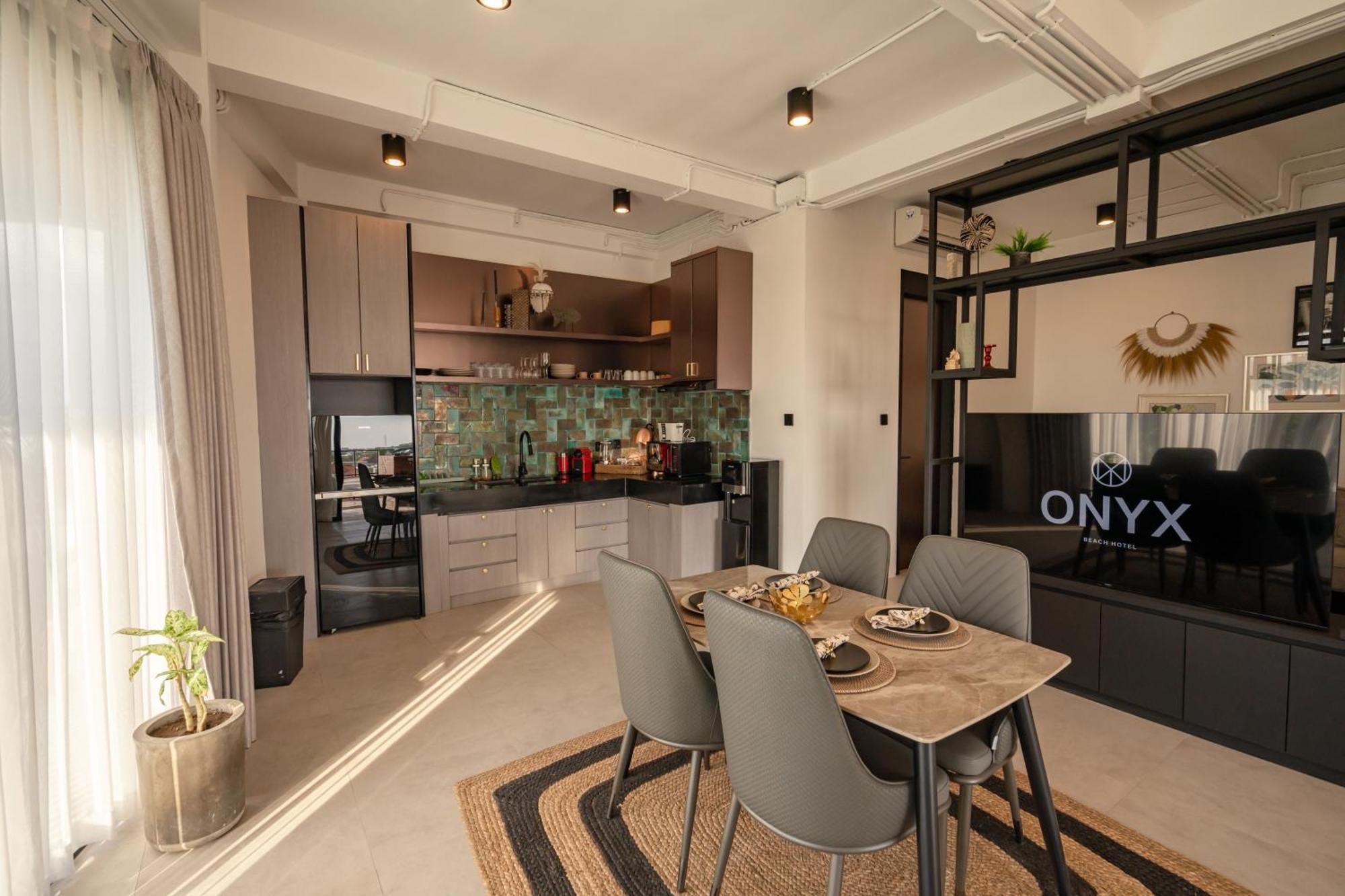 Onyx Beach Hotel Canggu  Bagian luar foto